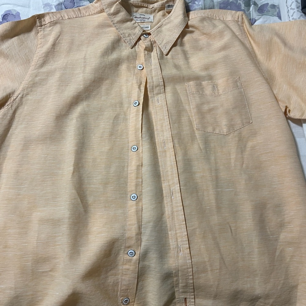 Men’s button-down collar shirt